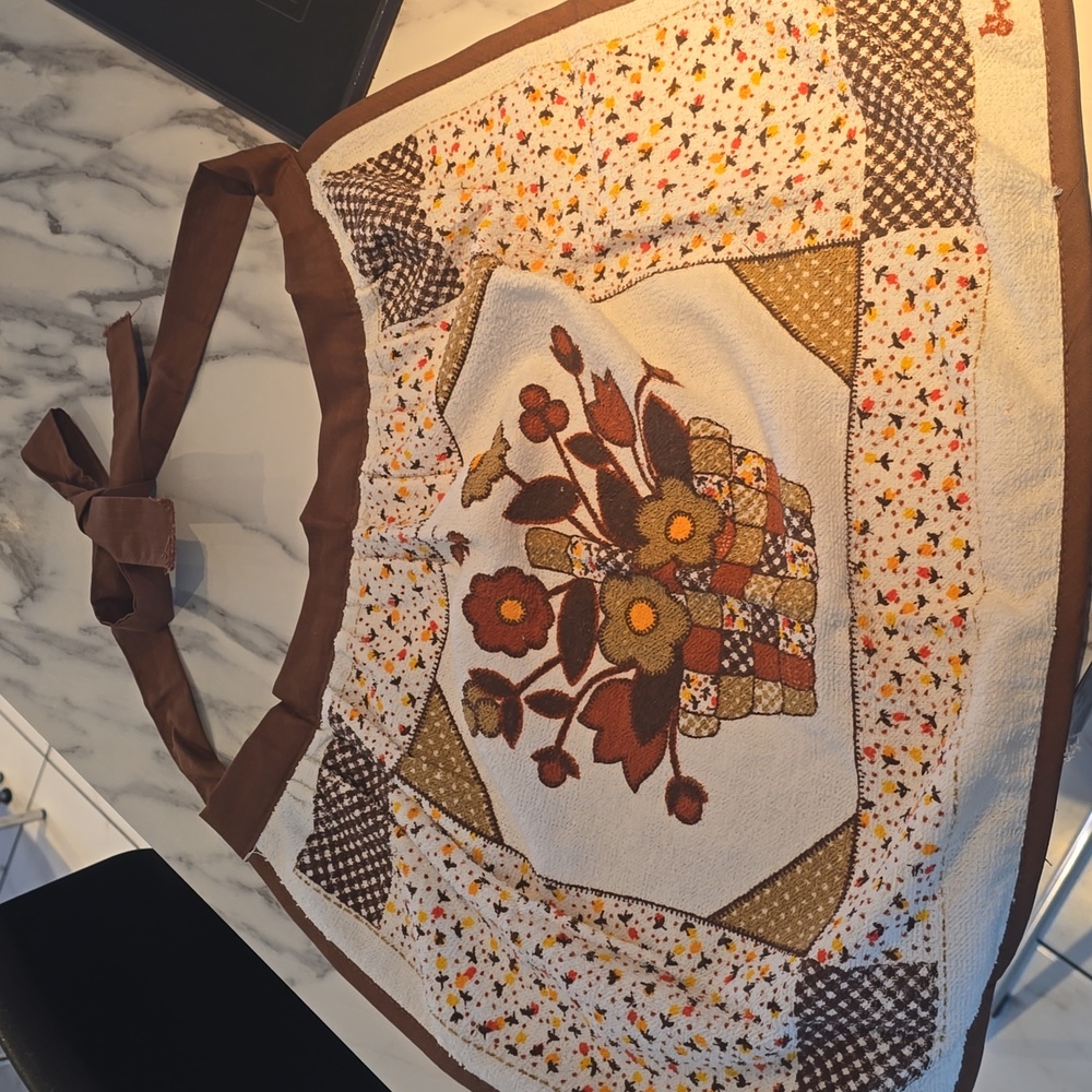 Vintage Floral Apron with Brown Accents
